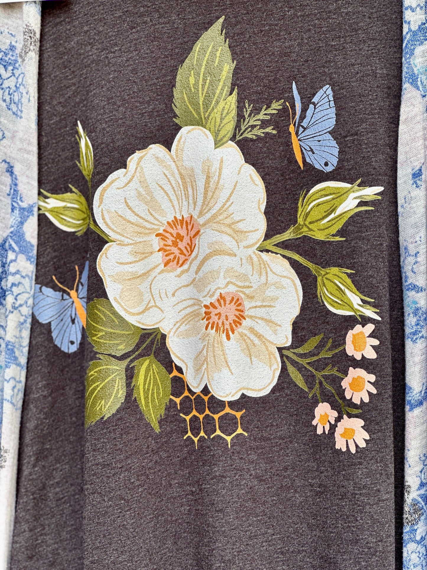 Women's Tee "Wild Cottage Roses"