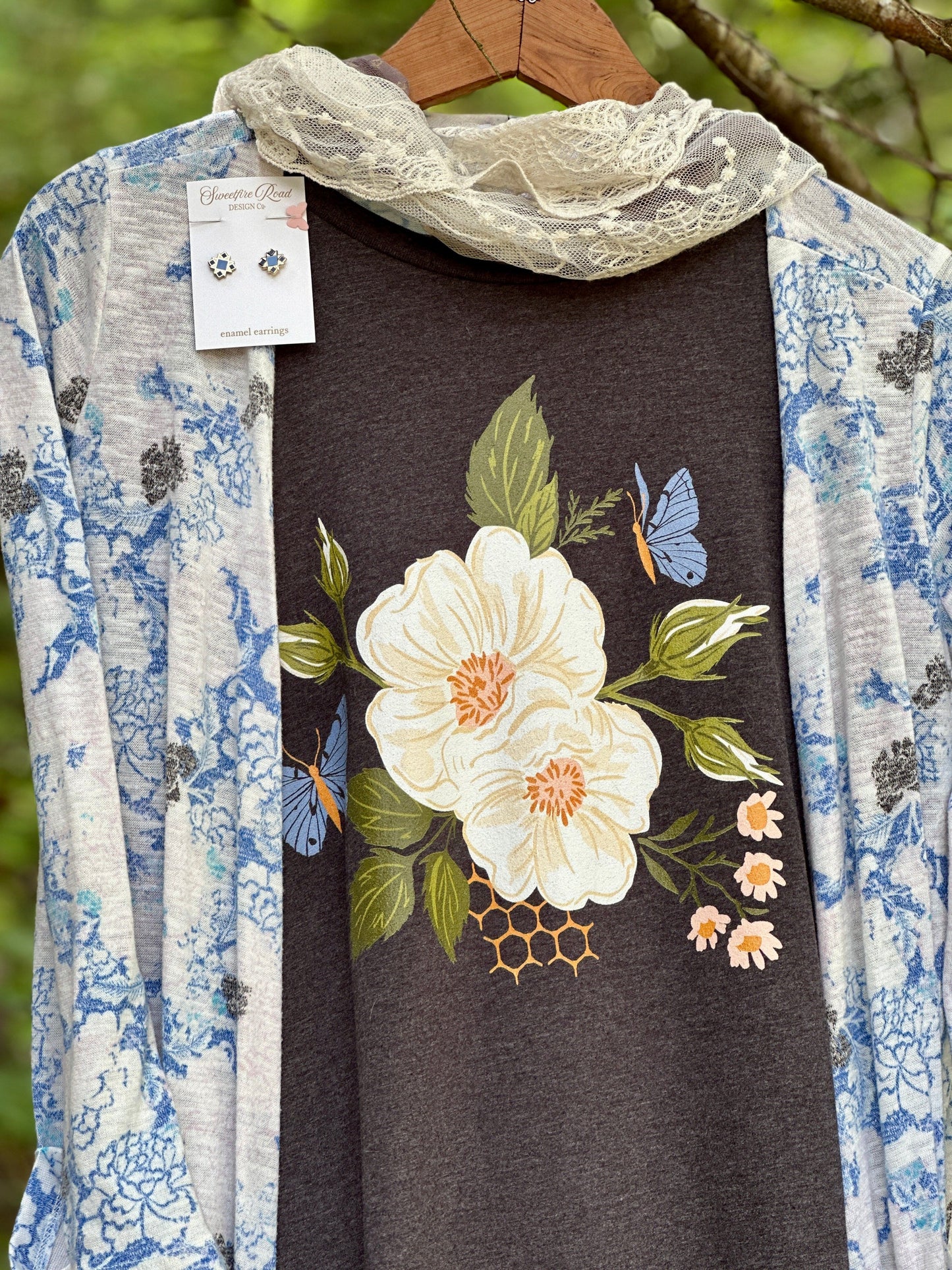 Women's Tee "Wild Cottage Roses"