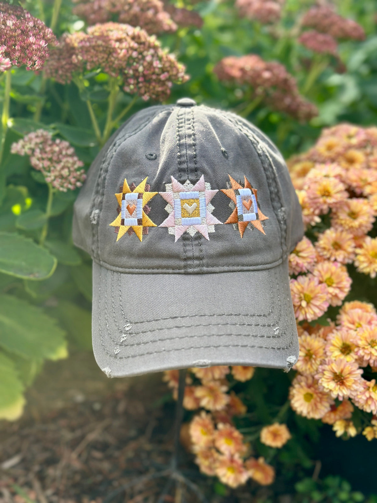 ball cap "Autumn Love" Distressed Quilter's Cap (Charcoal)